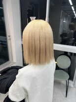 エイム(AiM)&nbsp;ホワイトブロンド/ブロンド/中明度カラー/ブリーチカラー