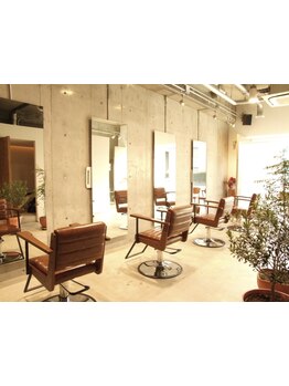 【平安通2分/駐車場有】白髪を活かした大人のグレイカラーで上品な仕上がりに♪リタッチメニュー有