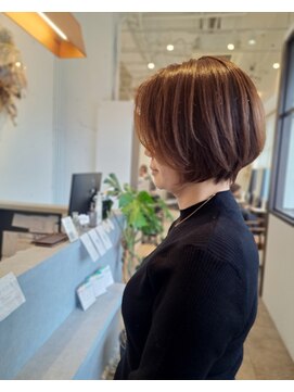 トイズファクトリー(Toys Factory) アッシュベージュ×大人ショートボブ