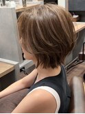 白髪ぼかしハイライト　くびれショート　長めショート