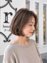 ビューティアール 【25.ふんわりシルエット&ハイライトで上品に♪大人ボブ】