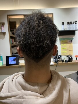 ニーズヘアー(Needs hair) パーマ＋段フェード