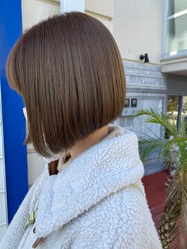 バズ(BUZZ) ドライヤーだけで収まるボブ（BUZZトワダ）