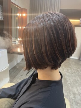 アーキヘアーカリス(archi hair charis) 前下がりショート×ベージュカラー