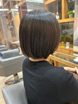 スタジオ アルファプラス 日暮里店(studio α+) ステップボーンカットカットボブショートハイライト白髪ぼかし