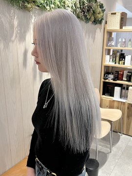 フリーラ 表参道(freera) ホワイトカラーホワイトベージュブリーチカラーホワイトブロンド