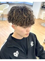 ビカム 名駅(become)&nbsp;【刈り上げサーフカールパーマ】メンズカットカラースパイラル