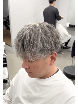 フライ 東通り店(Frei) ホワイトメッシュパーマ 白髪ぼかし