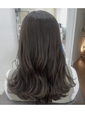 ムーア(MUA) 寒色ブラウン