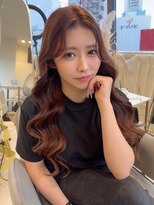 ミラ(MIRA)&nbsp;韓国風巻き髪×ピンクブラウン