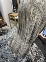 次に【艶髪ダメージレスカラー】でカラー施術!縮毛矯正とカラーも同時施術可能◎