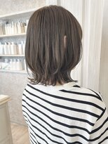 キャアリー(Caary)&nbsp;福山市Caaryくびれミディアムボブ外ハネレイヤーくすみベージュ