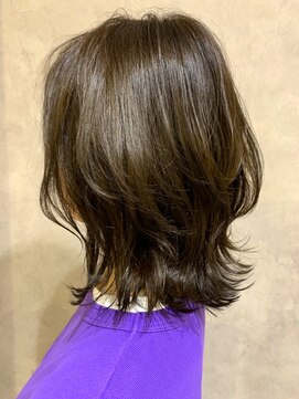 アフロート ショウナン(AFLOAT SHONAN) 動きのある外ハネスタイル