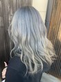 ヘアーデザイン ディードット(Hair design D.)&nbsp;ホワイトシルバーでルーツカラー
