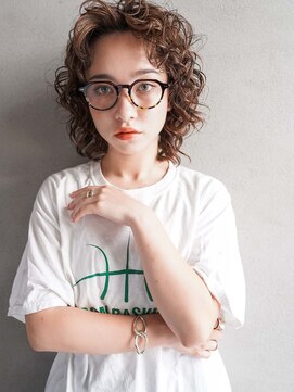 カンナ(Canna) くるくるパーマ/ウルフヘアー/カーキグレージュ/髪質改善/20代