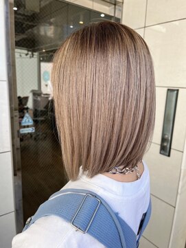 ミラシィ 稲毛(Mirashy) ホワイトベージュ×ボブスタイル
