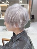 シルバーカラーツーブロックマッシュショート　ブリーチカラー