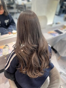 ジーナ 名駅(XENA.) 《Rena》透明感グレージュ/ブリーチカラー