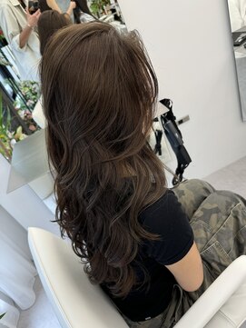 アマトウキョウスマートサロン(AMA TOKYO×Smart Salon) ヘーゼルベージュ ブリーチなし レイヤーカット 海外風