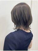 くびれがかわいいミディアムウルフ