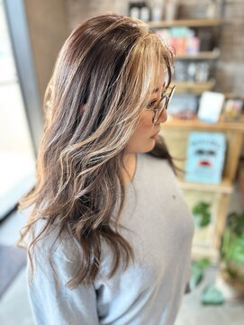 ウェリラバイハク(WeLila by haku) フェイスフレーミング/レイヤーカット/白髪ぼかし