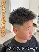 ルースト 南堀江店(ROOST)&nbsp;刈り上げセンターパート/波巻きツイストスパイラル/大阪