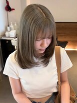 インク サカエ(inq sakae) ケアブリーチ2回/カーキアッシュ/レイヤーカット/ミディアム