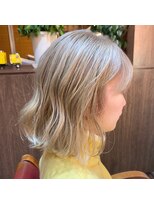 ビヨンドイー(beyond E)&nbsp;ホワイトシルバーカラー