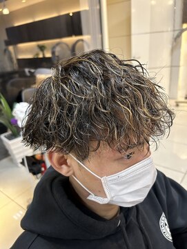 フォルテ 草薙店 波巻きパーマ　ハイライトカラー