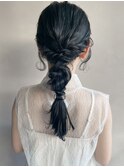 シルキーベージュグレージュカラー編み下ろしヘアアレンジaa