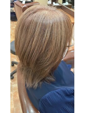 アイニ 河内小阪店(aini) 白髪ぼかしカラー白髪ぼかしハイライト大人ショート30、40、50代