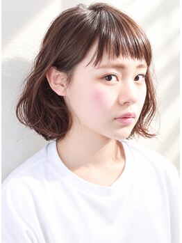 サロンエイチ(salon H.)の写真/明るい雰囲気の店内で、女性ならではの気配りがとどいている心地よいサロンです。髪のお悩み相談も◎