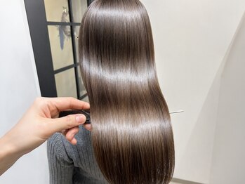パース 横浜(PERS)の写真/【酸性縮毛矯正×髪質改善】自然で柔らかな艶髪へ♪見違える手触りとツヤを実現!脅威のリピート率◇