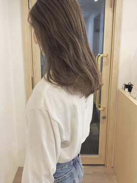 エイチ 梅田(H) レイヤーカットシースルーマッシュハイライトアンブレラカラー