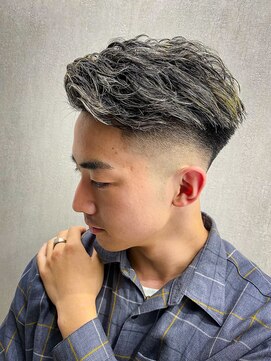 ルースト 京都駅前店(ROOST) ホワイトハイライト×スキンフェード