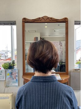 カットハウスマイケル(CUT HOUSE MICHAEL)の写真/頭皮にも優しくダメージレスに、キレイで健康的なヘアカラーへ導きます。グレイカラーでもおしゃれに♪