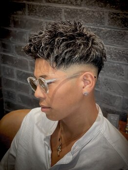 スレイ(SLAY)の写真/【北四番丁駅徒歩1分】周りと差がつく外国人風スタイルをご提案！カッコいいを常識に<理容室>