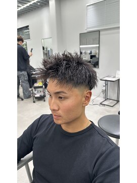 スキンフェード/スパイキーショート/ツイストパーマ/[大分駅]