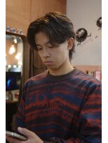 エディ(Edy)&nbsp;メンズセンターパートニュアンスパーマブラウンカラー眉毛カット