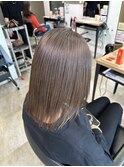 濃いめのミルクティーベージュ