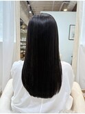 雨の日も広がらないストレートセミロング