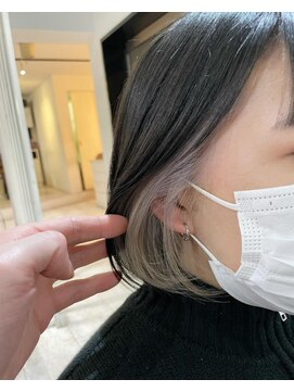 アクト(ACT) ホワイトベージュ×グレージュ イヤリングカラーボブ