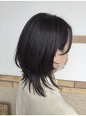 毛先軽めくびれレイヤーミディアム/アッシュブラック