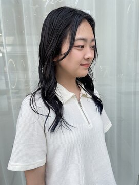 ハイブ 金沢(Hive) 10代20代裾カラーアッシュブルー艶髪ロングスタイル