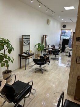 ヘアキーズ (Hair keys)の写真/プライベートサロンだからこそできる丁寧な施術。一人一人のお客様に寄り添った施術で、納得の仕上がりに。