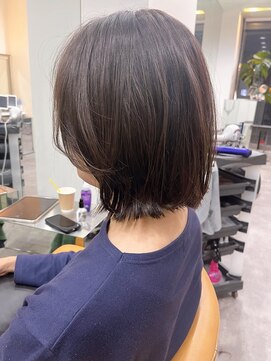 ジラ ヘアアンドメイク(girra HAIR&MAKE) 切りっぱなしボブ