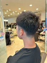 エヌアンドエーコンティ(N&A CONTi)&nbsp;タイトなフェードと鋭い毛束で魅せる◎スパイキーショート