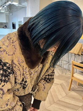 エル(EL by green) (akiko)マリンブルー×ショートボブ