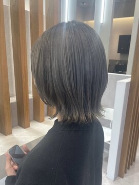 ポジ(poji) ブリーチカラー　ハイライト　ミディアムロング　レイヤー