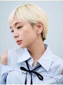 前髪あり似合わせハイトーンショートヘアホワイトベージュカラー